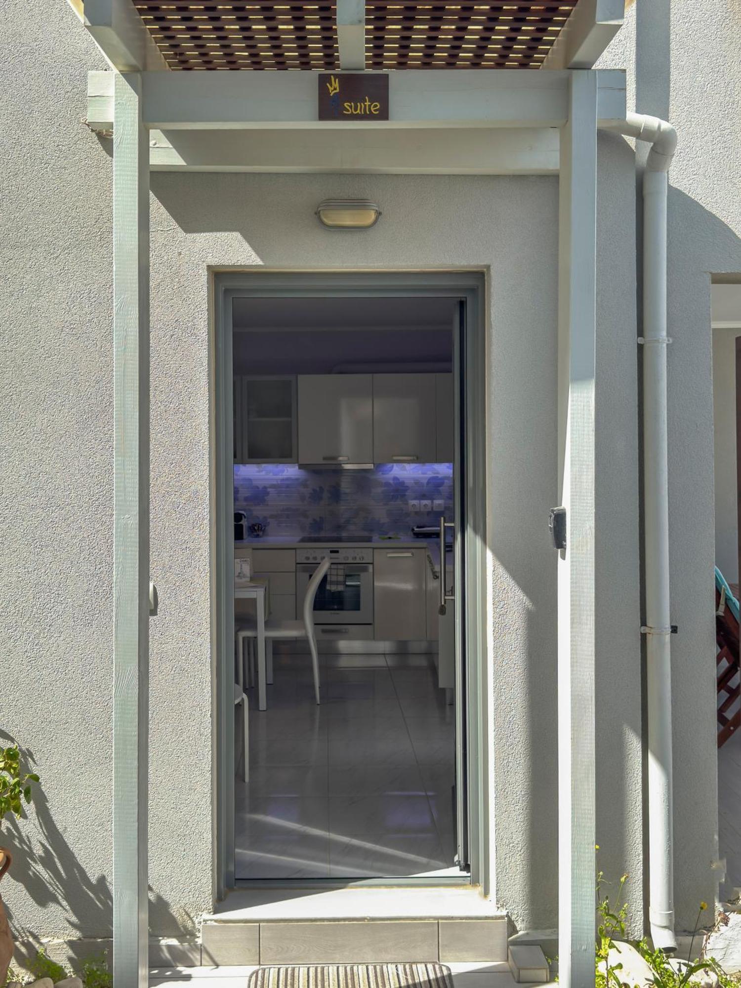 Alisahni Villa & Suite كاتو ذاراتسو المظهر الخارجي الصورة